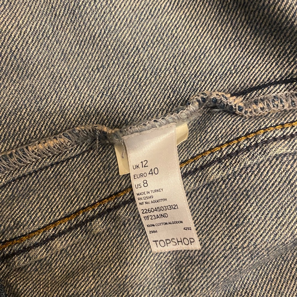 TOPSHOP • Distressed Denim Jacket - Picture 4 of 7